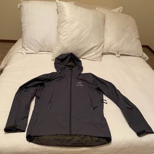 Arcteryx Beta Jacket — Men’s Small Blue